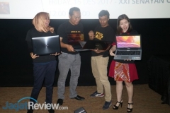 Armawati-Chen-Advent-Jose-Muhammad-Firman-dan-Diar-Trihastuti-memegang-ASUS-X550IK