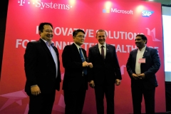 (Ki-Ka) Stefanus Tirtosuharto, Senior Project Manager  T- Systems Singapore; Hasan Widjaja, Corporate IT Director, Eka Hospital; Arkadiusz Czopor, Managing Director T-Systems Asia South; Sameer Salunkhe, Head – Systems Integration T-Systems Singapore dalam acara media briefing transformasi digital industri kesehatan di Indonesia yang diselenggarakan oleh T-Systems di Jakarta pada, 8 November 2018.