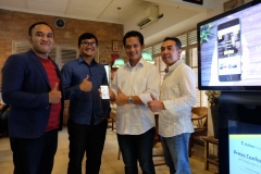 Foto-Bersama-dengan-aplikasi-Yellow-Pages