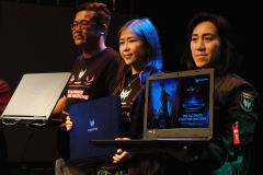 Gaming Series Product Manager Acer Indonesia Andreas Lesmana (kiri) bersama Consumers Products Head Theresia Hanydawati (kanan) dan Business Development Manager AMD Indonesia Armawati Cen menunjukkan Laptop Gaming terbaru "Predator Helios 500" dengan menggunakan prosesor AMD Ryzen 7 Generasi kedua dan ran Radeon RX Vega di Jakarta, Jumat (5/10). Predator Helios 500 (PH517-61) dengan prosesor AMD Ryzen™ adalah laptop gaming pertama dan satu-satunya di Indonesia dengan prosesor yang menggunakan prosesor desktop AMD Ryzen™ Generasi Kedua yang menggunakan teknologi pemrosesan 12nm pertama di dunia sehingga dapat memberikan performa multiprocessing sangat tinggi yang mungkin didapatkan pada sebuah PC desktop konvensional.